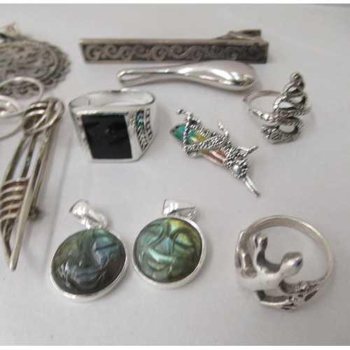 184 - Silver coloured and white metal costume jewellery: to include dress rings and pendants 