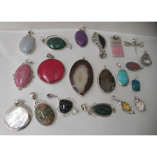 189 - Costume jewellery, comprising silver coloured and hardstone mounted pendants 