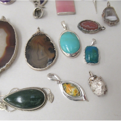 189 - Costume jewellery, comprising silver coloured and hardstone mounted pendants 