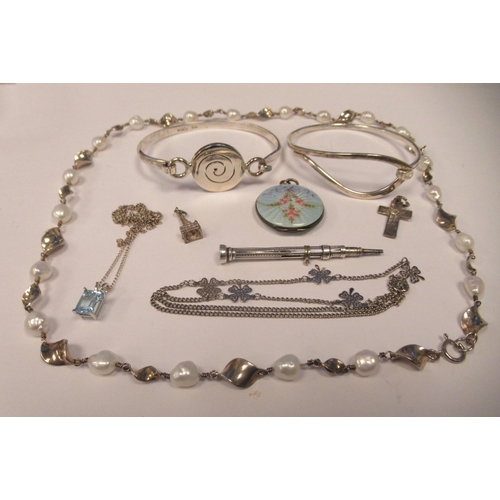 20 - Silver and white metal jewellery: to include a Mexican bracelet 