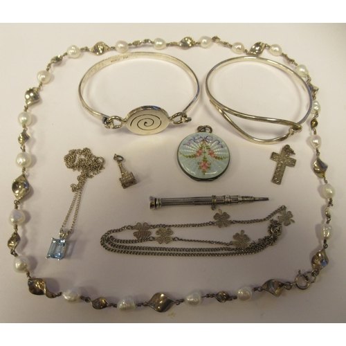 20 - Silver and white metal jewellery: to include a Mexican bracelet 