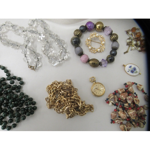 203 - Costume jewellery: to include various fancy link and bead necklaces 