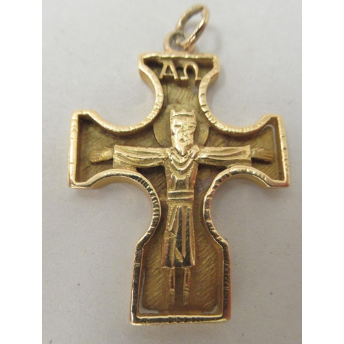 213 - A yellow metal pendant crucifix 