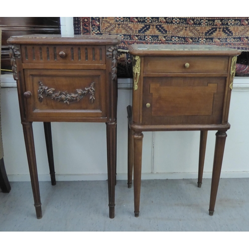 222 - Two similar early 20thC French mahogany bedside pot cupboards with marble tops, each with a shallow ... 