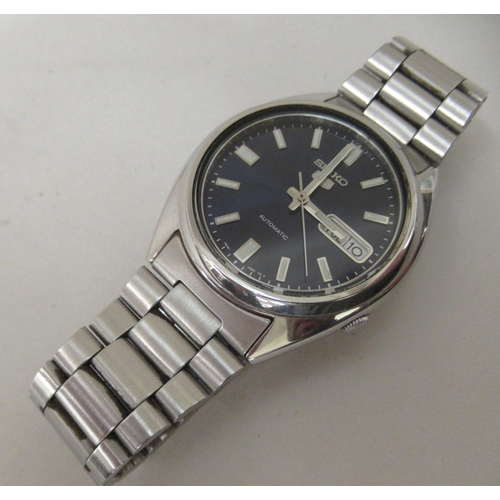 274 - A Seiko 5 stainless steel cased and strapped automatic wristwatch, faced by a baton dial with a day/... 