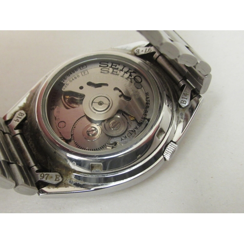 274 - A Seiko 5 stainless steel cased and strapped automatic wristwatch, faced by a baton dial with a day/... 