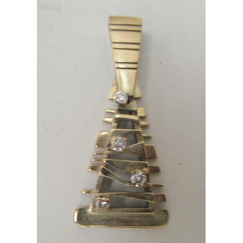 314 - A 9ct gold pendant, set with diamonds