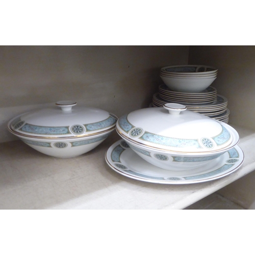 331 - Ridgway china Palazzo pattern dinnerware