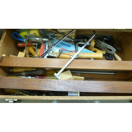 350 - A mid 20thC mahogany cased toolbox  7