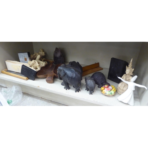 352 - A mixed lot: to include a glass paperweight; and carved wooden animals