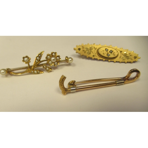 37 - Three late Victorian scarf pins, viz. a 15ct gold riding crop; and two yellow metal examples 