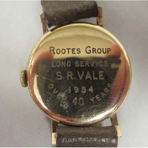 40 - A 1950s Smiths DeLuxe 9ct gold cased wristwatch, faced by a gilded Arabic dial, incorporating subsid... 