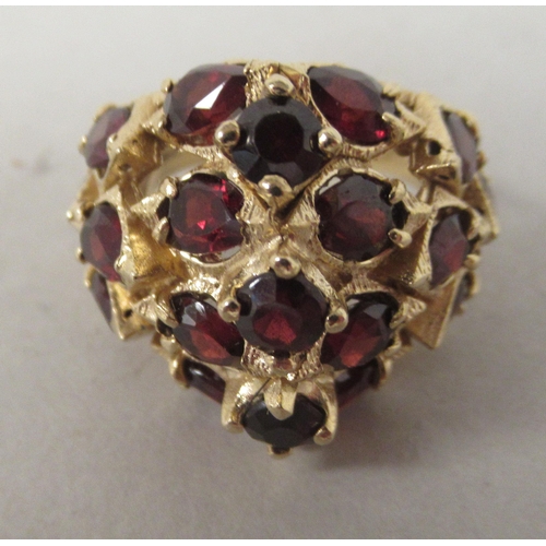 52 - A 14ct gold garnet set ring