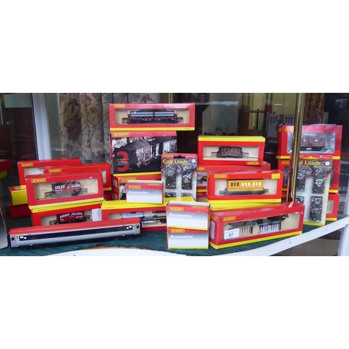 67 - Hornby 00 gauge accessories: to include wagons, rolling stock, track, a buffer stop and accessories ... 