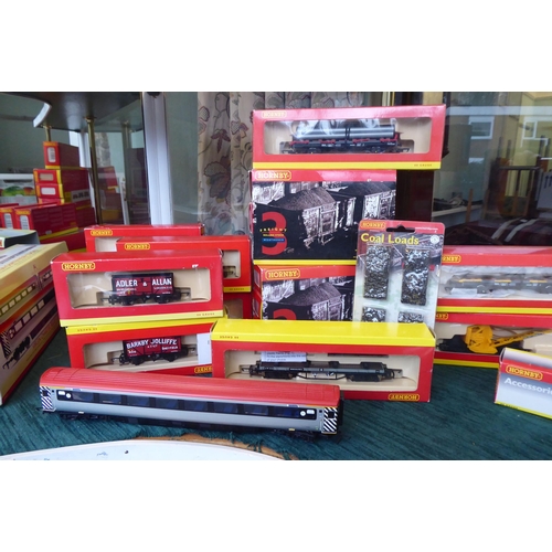 67 - Hornby 00 gauge accessories: to include wagons, rolling stock, track, a buffer stop and accessories ... 