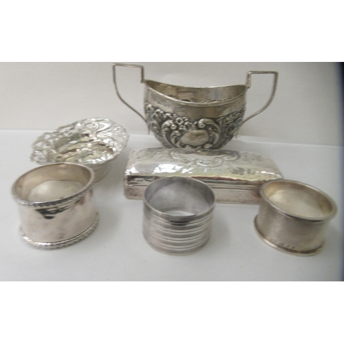 86 - Silver items: to include an Edwardian rectangular table box with a hinged lid and engraved ornament&... 