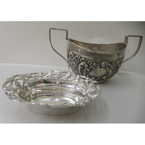 86 - Silver items: to include an Edwardian rectangular table box with a hinged lid and engraved ornament&... 