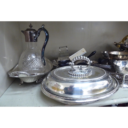 139 - Silver plate: to include an entrée dish and cover with a detachable handle  11