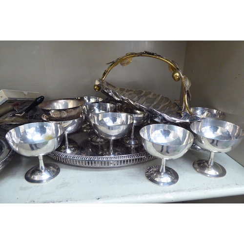 139 - Silver plate: to include an entrée dish and cover with a detachable handle  11