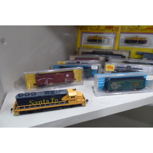 184 - N gauge model railway accessories, comprising locomotives, carriages and accessories 