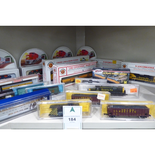 184 - N gauge model railway accessories, comprising locomotives, carriages and accessories 