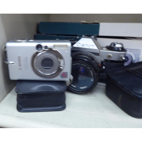 219 - Photographic equipment: to include a Canon AE-1