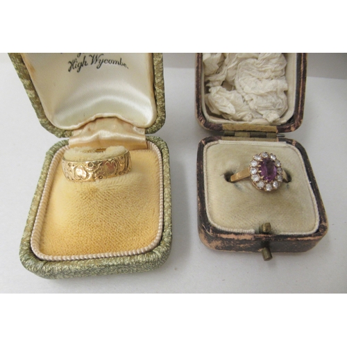 249 - Yellow metal and other jewellery: to include an 18ct gold wedding band  boxed