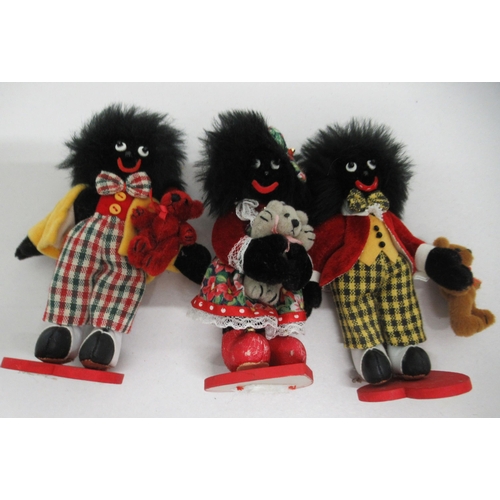 322 - Collectables: to include golly dolls  largest 12