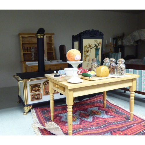 53 - Dolls house furniture and accessories: to include a Victorian style plastic, four fold room screen