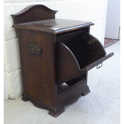 89 - A 20thC early 20thC mahogany purdonium with a fall flap, raised on  bracket feet  24