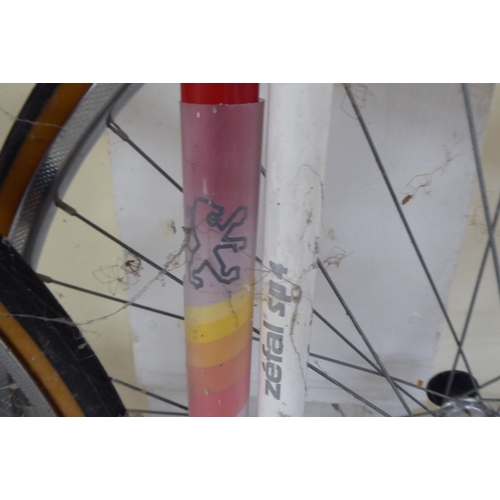 102 - A 1970s/80s Peugeot racing bike with 26