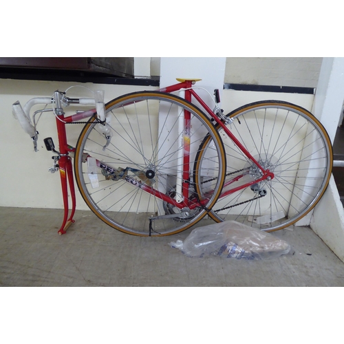 102 - A 1970s/80s Peugeot racing bike with 26