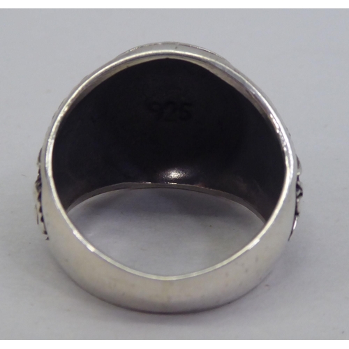 30 - A gentleman's silver ring, decorated with Masonic devices