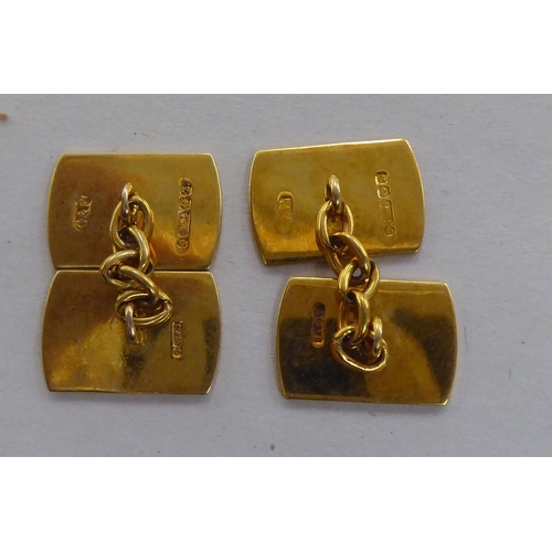 218 - Jewellery: to include a pair of 9ct gold tablet design earrings 