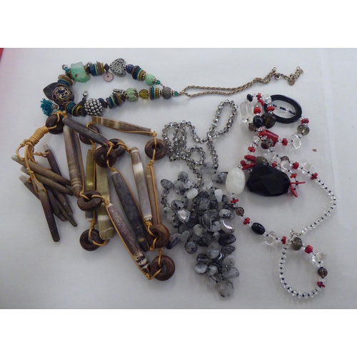 118 - Costume and ethnic jewellery: to include bracelets and bangles 