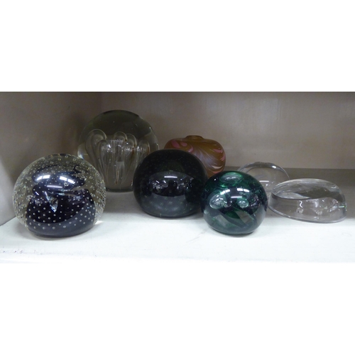 121 - Modern glass paperweights and ornaments: to include a bubbled, bulbous door stop; and a swirling, mu... 