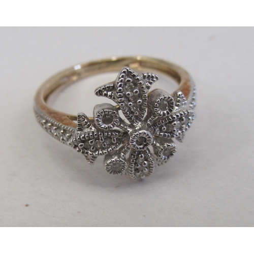 139 - A 9ct gold fleur-de-lys design diamond ring