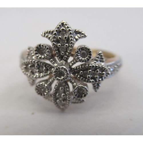 139 - A 9ct gold fleur-de-lys design diamond ring