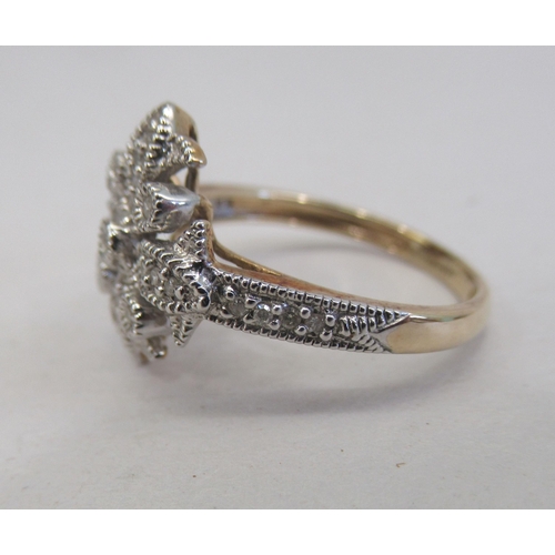 139 - A 9ct gold fleur-de-lys design diamond ring