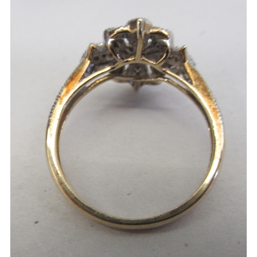 139 - A 9ct gold fleur-de-lys design diamond ring