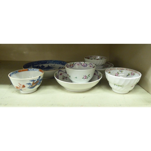 141 - Mainly 18th/19thC Chinese and English porcelain: to include two tea bowls and saucers, decorated wit... 