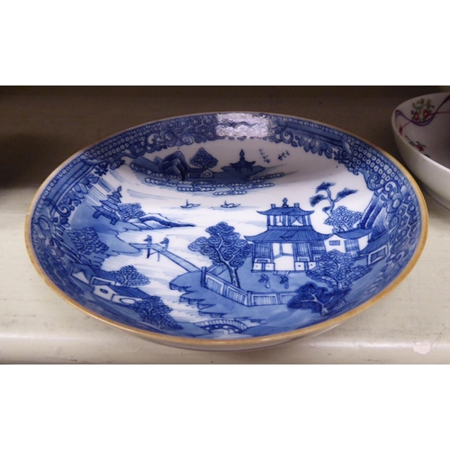 141 - Mainly 18th/19thC Chinese and English porcelain: to include two tea bowls and saucers, decorated wit... 