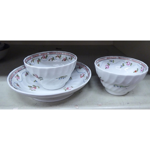 141 - Mainly 18th/19thC Chinese and English porcelain: to include two tea bowls and saucers, decorated wit... 