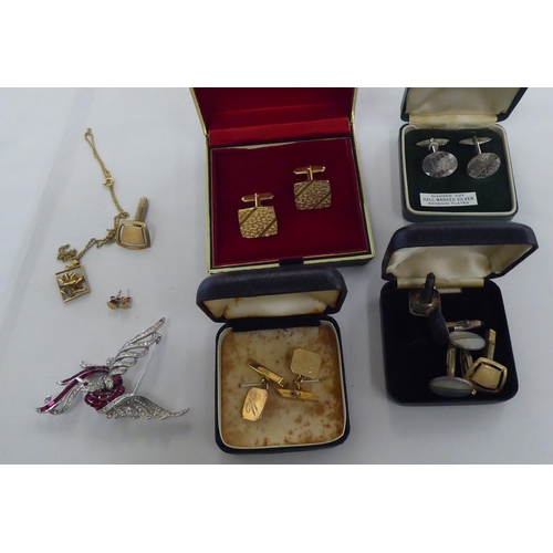 176 - Items of personal ornament: to include a pair of 9ct gold cufflinks  boxed 