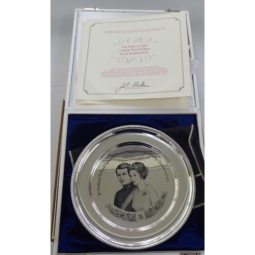 189 - A Royal commemorative silver coloured metal plate, celebrating the Wedding of HRH The Princess Ann t... 