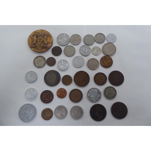 224 - Uncollated coins: to include Commemorative Crowns