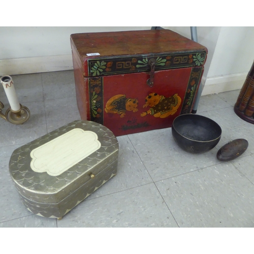 230 - A mixed lot: to include a modern Chinese painted pine box, decorated with figures  13