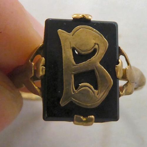 270 - A Bulova gold coloured metal ring, set with a black tablet and initial 'B'