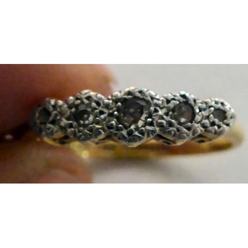 276 - An 18ct gold five stone diamond ring