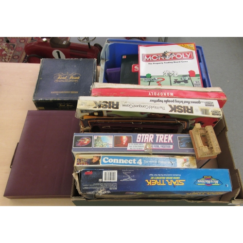 289 - Board games: to include Scrabble, Monopoly and a Backgammon case  (completeness not guaranteed)